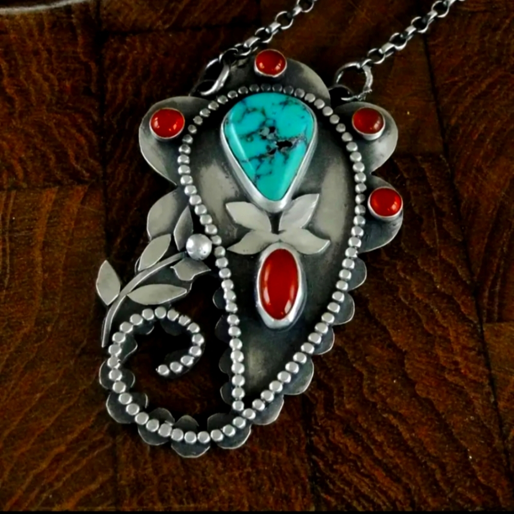 Turquoise flower pendant necklace